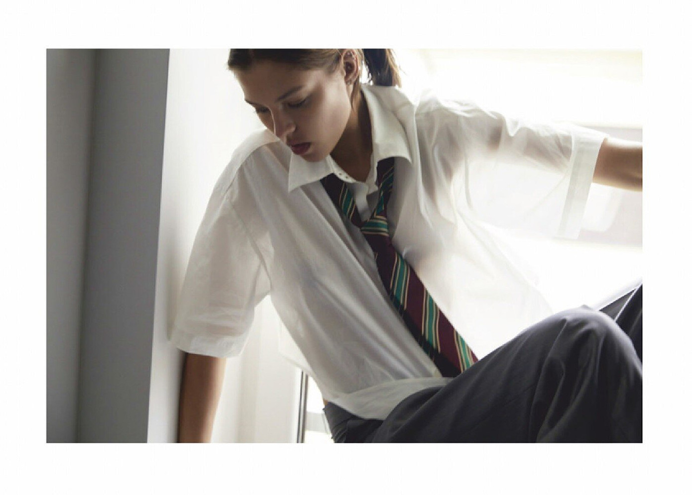 Nàng mẫu 9x Nga khoe trọn ngực trần trên tạp chí gây 'bão' ảnh 8