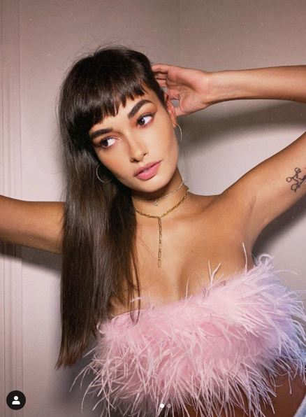 Siêu mẫu Brazil mặc áo bơi cắt xẻ thả dáng táo bạo 'khó đỡ' ảnh 4