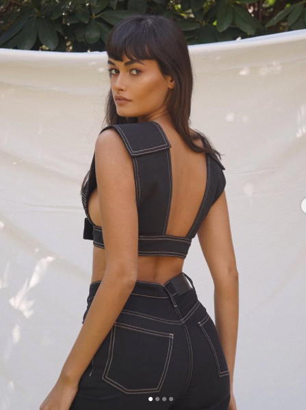 Siêu mẫu Brazil mặc áo bơi cắt xẻ thả dáng táo bạo 'khó đỡ' ảnh 8