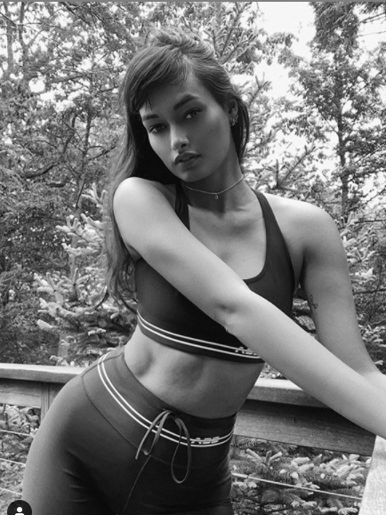 Siêu mẫu Brazil mặc áo bơi cắt xẻ thả dáng táo bạo 'khó đỡ' ảnh 6