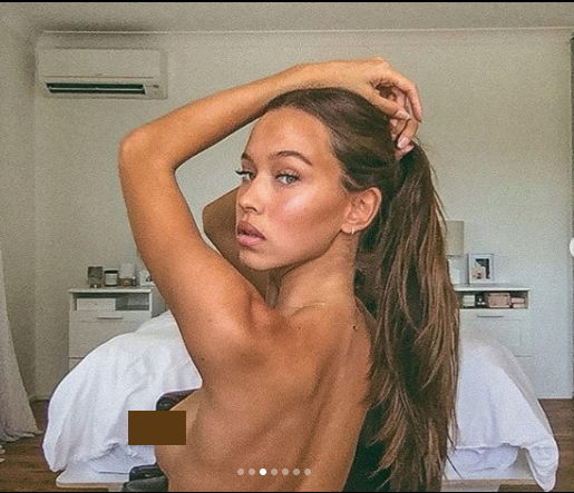 Nàng mẫu Úc ở nhà táo bạo chụp ngực trần ảnh 3