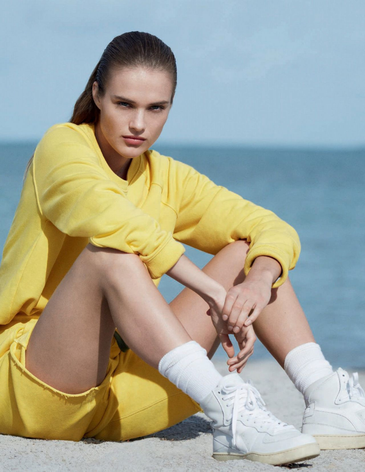 Vẻ gợi cảm kiêu kỳ cực ấn tượng của chân dài 9x Hà Lan ảnh 9