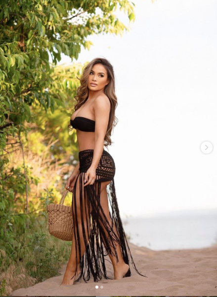 Nàng mẫu Daphne Joy sở hữu body phồn thực nóng 'bỏng mắt' ảnh 2