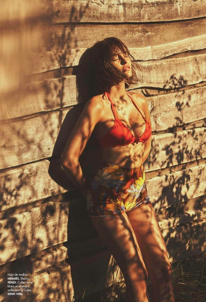 'Nàng thơ' nước Pháp mặc áo tắm tôn 3 vòng 'bỏng rẫy ảnh 3