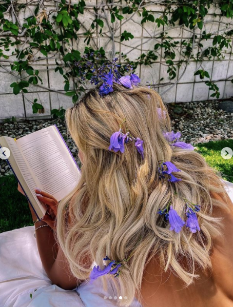 Người mẫu Playboy tung ảnh khoả thân tắm nắng, đọc sách ảnh 4