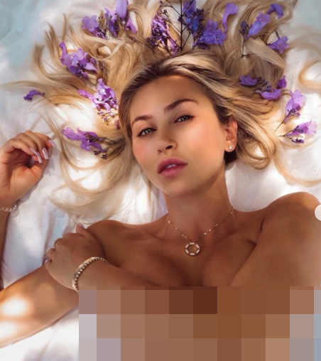 Người mẫu Playboy tung ảnh khoả thân tắm nắng, đọc sách ảnh 6