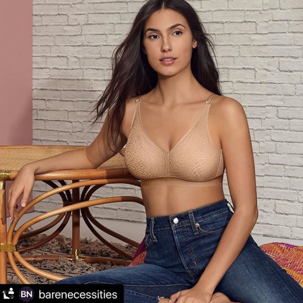 Người đàn bà Pháp quyến rũ 'khó cưỡng' với bikini bé xíu ảnh 11