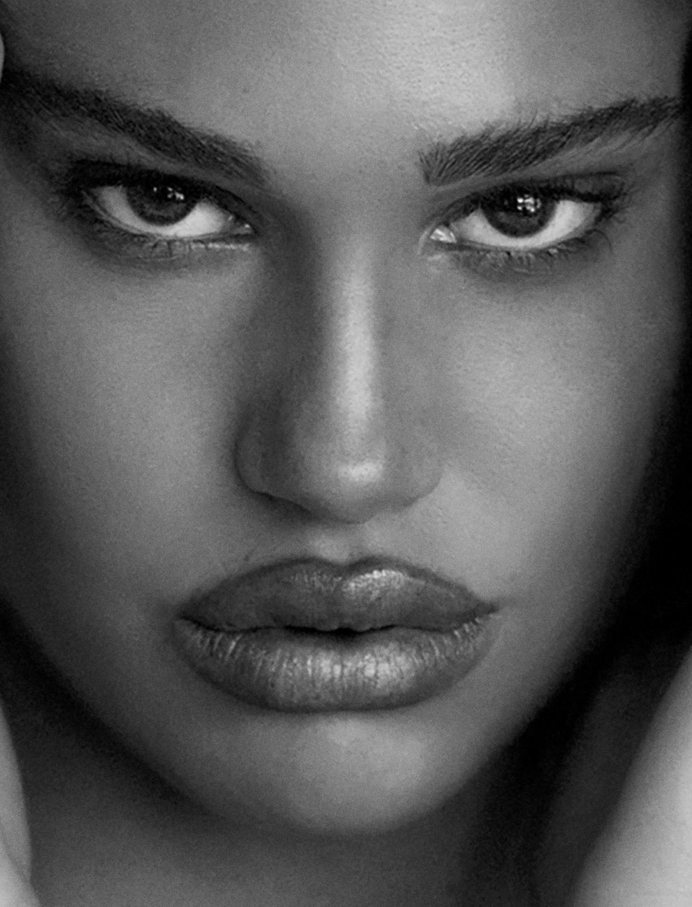 Meredith Mickelson gợi cảm 'rực lửa' trên tạp chí đàn ông ảnh 3