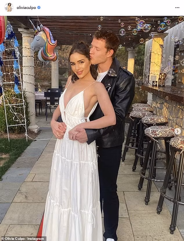 Hoa hậu Hoàn vũ Olivia Culpo tung ảnh lộ chân ngực gợi cảm ngất ngây ảnh 10
