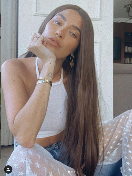 Mê mẩn ngắm 'Mỹ nhân nóng bỏng nhất Canada' trắng nuột nà trên biển ảnh 5