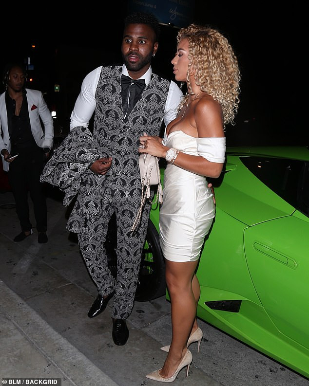 Bỏ sao trẻ M.U, mẫu 9x Jena Frumes sexy bên tình mới ảnh 1