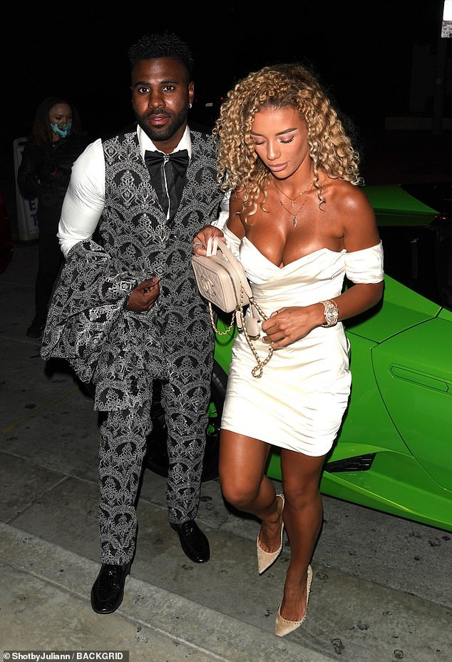 Bỏ sao trẻ M.U, mẫu 9x Jena Frumes sexy bên tình mới ảnh 4