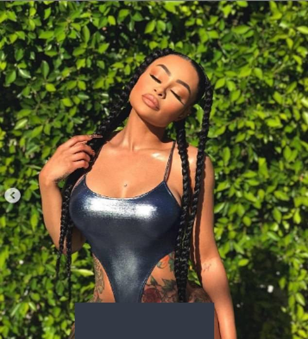 Vũ nữ thoát y Blac Chyna mặc váy màu nude bó sát, thả dáng cực nóng bỏng ảnh 6