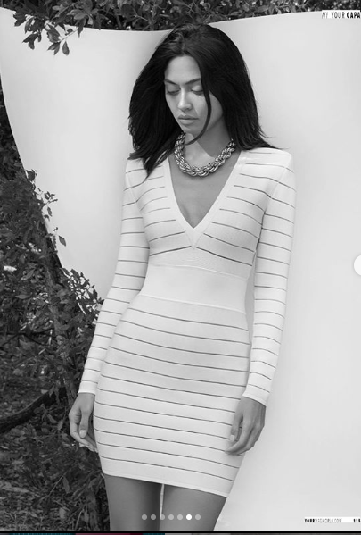 Ambra Gutierrez khoe đường cong tuyệt mỹ với áo ren xuyên thấu ảnh 8