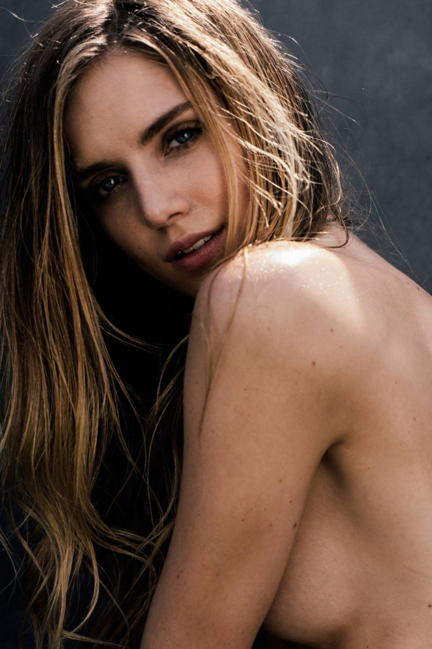 Sắc vóc thanh xuân mơn mởn của chân dài 9x Kari Riley ảnh 1