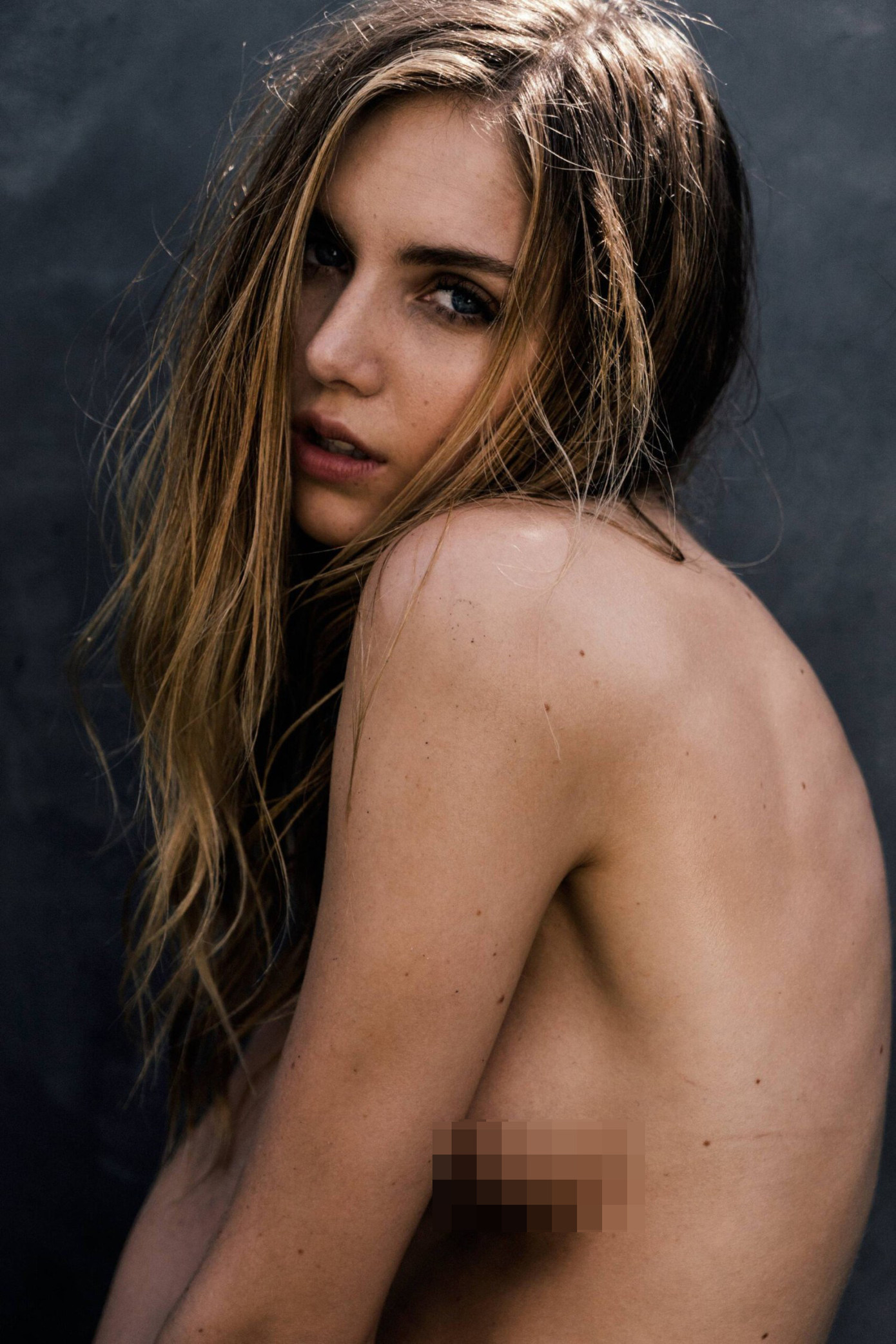 Sắc vóc thanh xuân mơn mởn của chân dài 9x Kari Riley ảnh 3