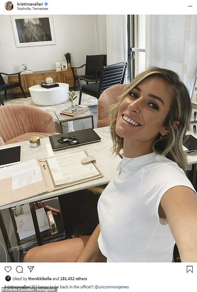 Kristin Cavallari gợi cảm với áo tắm tôn ngực khiến fan mê mẩn ngắm ảnh 4