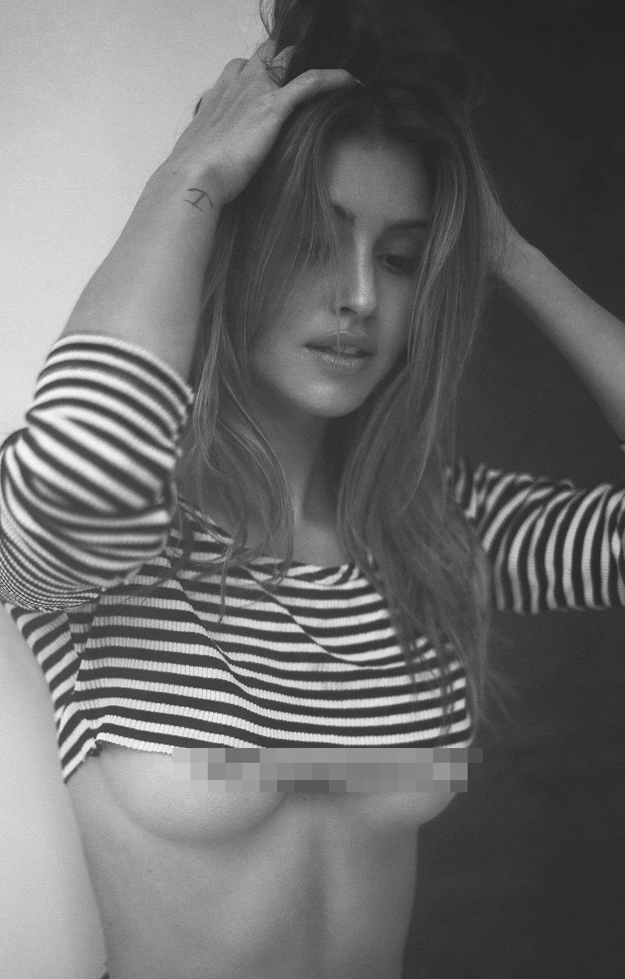 Nàng mẫu 9x chụp ngực trần gợi cảm mê mẩn ảnh 9