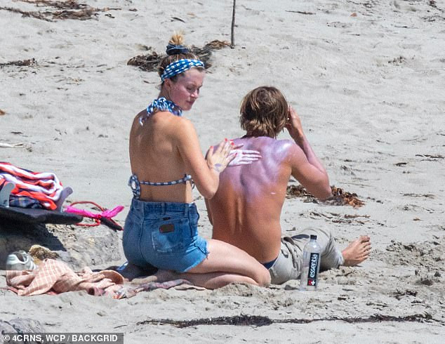 Nàng mẫu Ireland Baldwin nảy nở, gợi cảm nổi bật ở biển ảnh 6