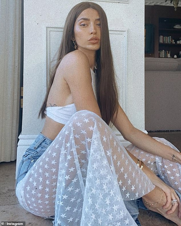 Mê mẩn ngắm 'Mỹ nhân nóng bỏng nhất Canada' trắng nuột nà trên biển ảnh 7