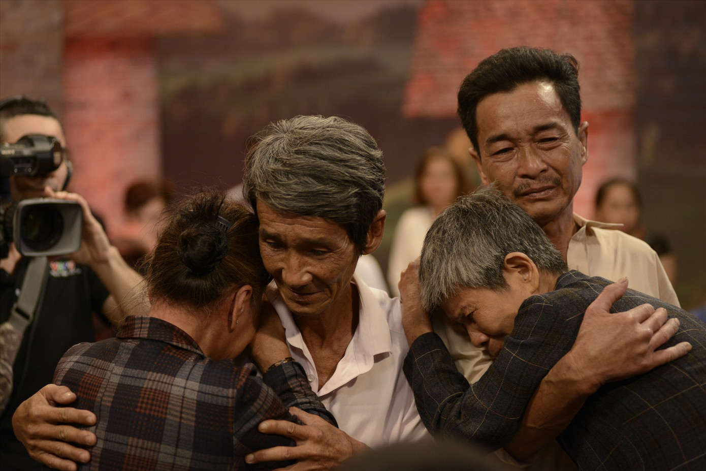 Hà Anh Tuấn ủng hộ 3 tỷ đồng “hồi sinh” chương trình “Như chưa hề có cuộc chia ly“ ảnh 8