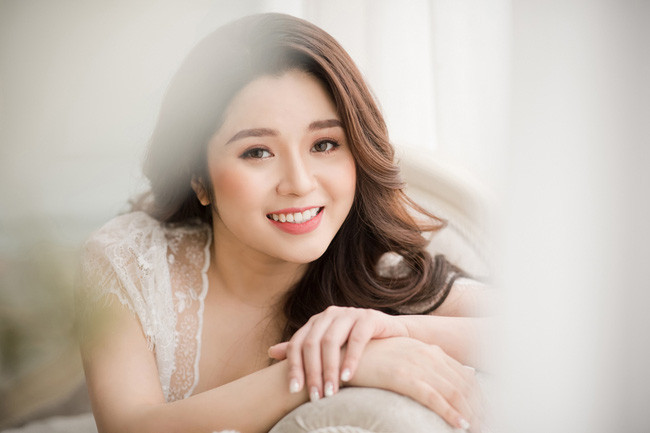 Khóc nghẹn cảnh 'người đầu bạc tiễn kẻ đầu xanh' tại tang lễ MC Diệu Linh ảnh 3 Khóc nghẹn cảnh 'người đầu bạc tiễn kẻ đầu xanh' tại tang lễ MC Diệu Linh ảnh 3