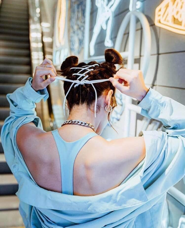 “Chất” như Chompoo Araya làm gì cũng tạo trend, dán đầy sticker lên mặt cũng “gây bão“ ảnh 6