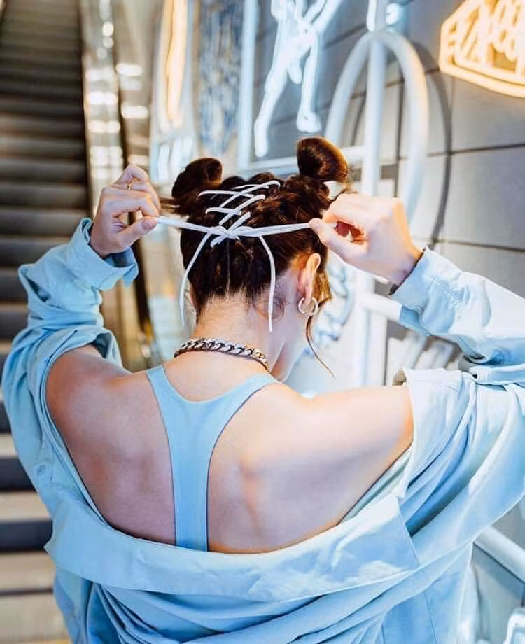 “Chất” như Chompoo Araya làm gì cũng tạo trend, dán đầy sticker lên mặt cũng “gây bão“ ảnh 6