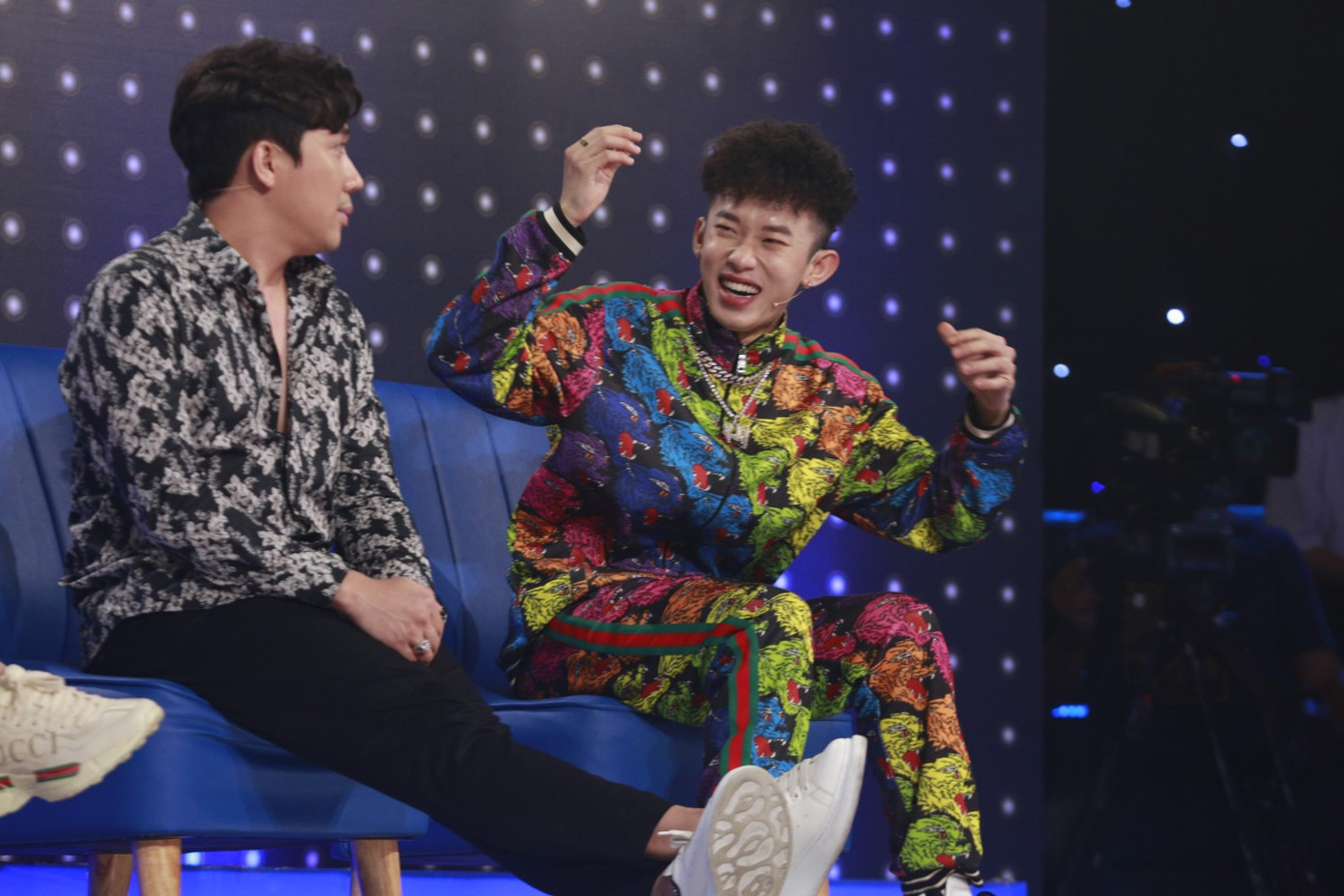 Trấn Thành cởi áo khoe “múi” khi bị chê mập khiến Kay Trần phấn khích ảnh 9