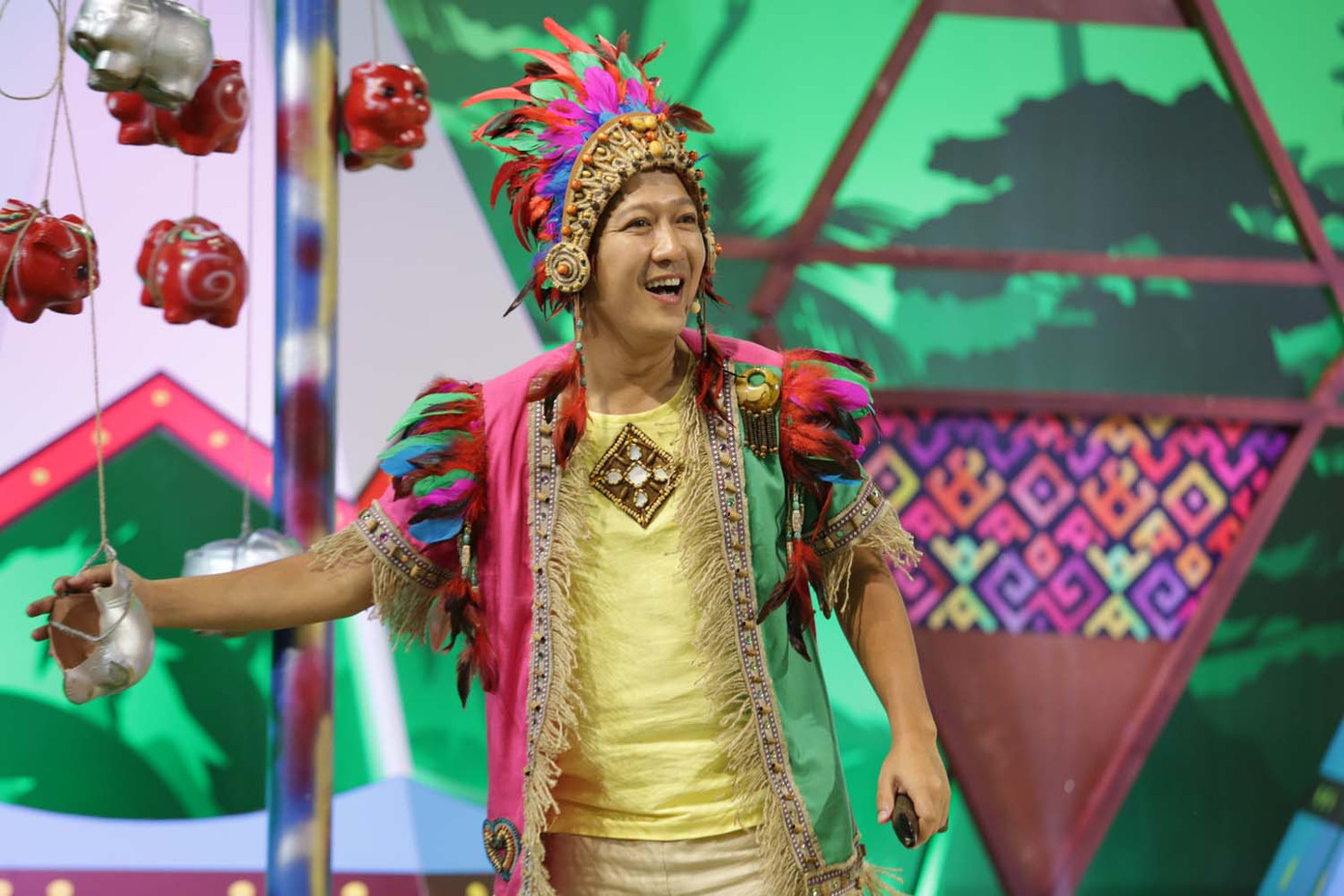 Trường Giang vô tư gặm đùi gà, bất chấp dàn “sao” đang “bụng đói“ ảnh 6