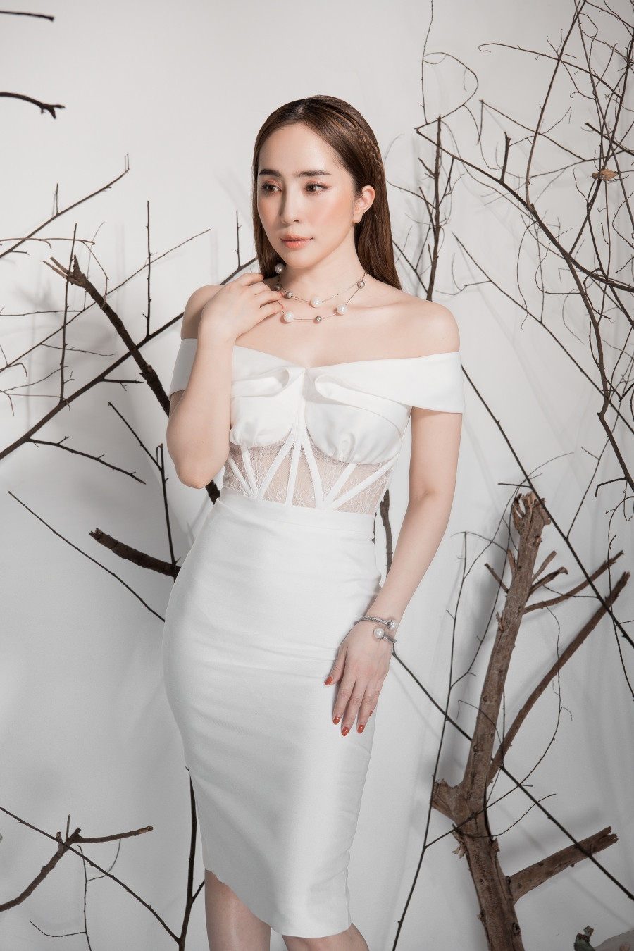 Giảm cân thành công, Quỳnh Nga khoe eo con kiến gợi cảm cùng sắc trắng ảnh 4