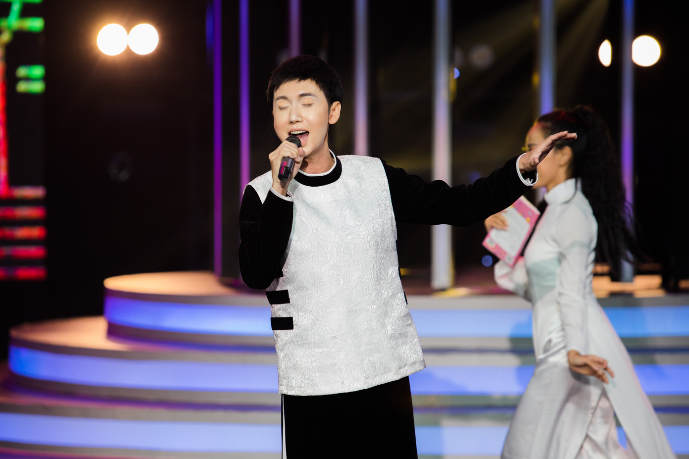 Lynk Lee đáp trả cực gắt với những câu hỏi khiếm nhã từ antifan ảnh 8