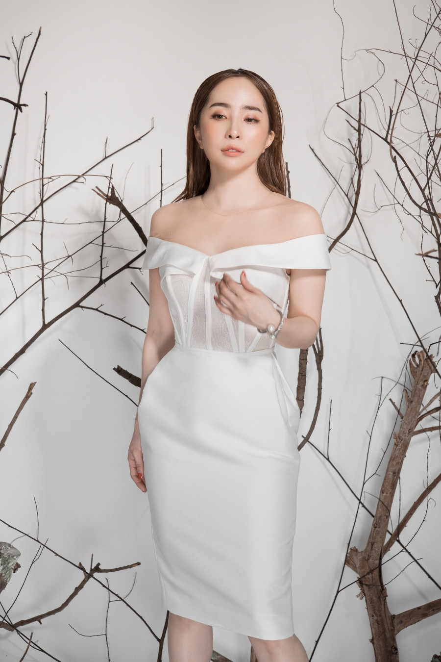 Giảm cân thành công, Quỳnh Nga khoe eo con kiến gợi cảm cùng sắc trắng ảnh 6