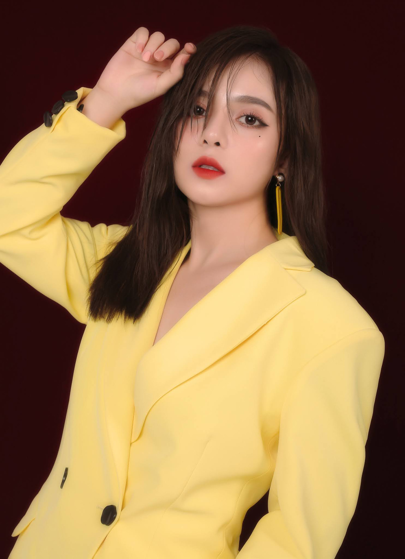 Chân dung “Cổ Lực Na Trát phiên bản Việt” khiến Thủy Tiên “sướng điên” vì hát hay ảnh 11