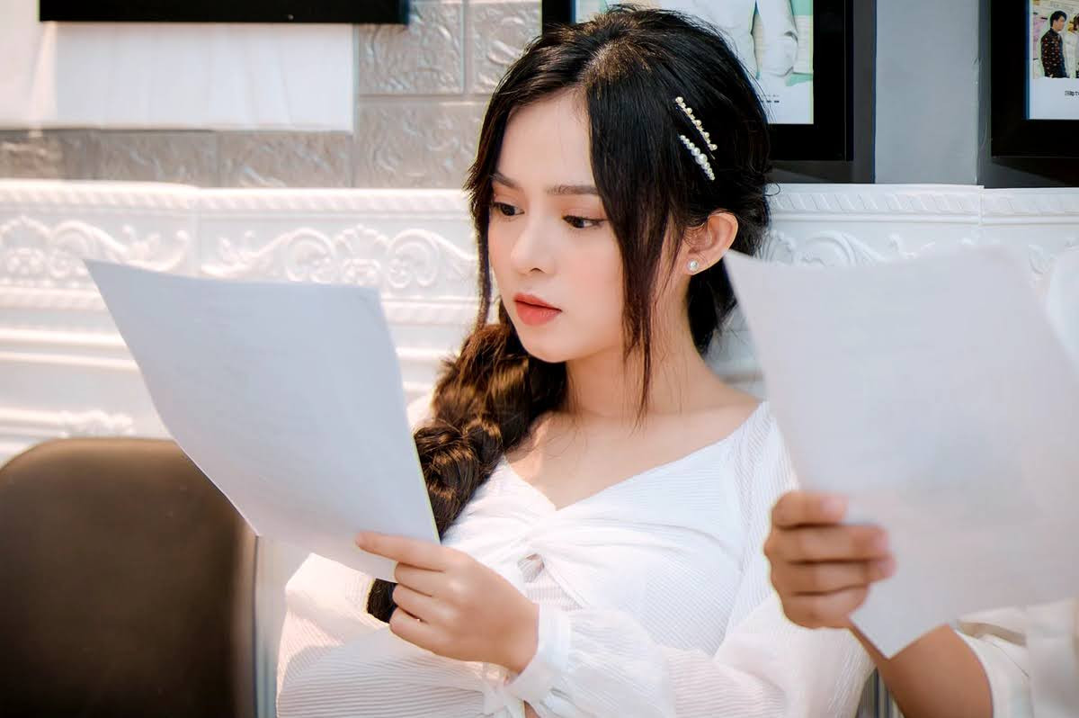 Chân dung “Cổ Lực Na Trát phiên bản Việt” khiến Thủy Tiên “sướng điên” vì hát hay ảnh 9