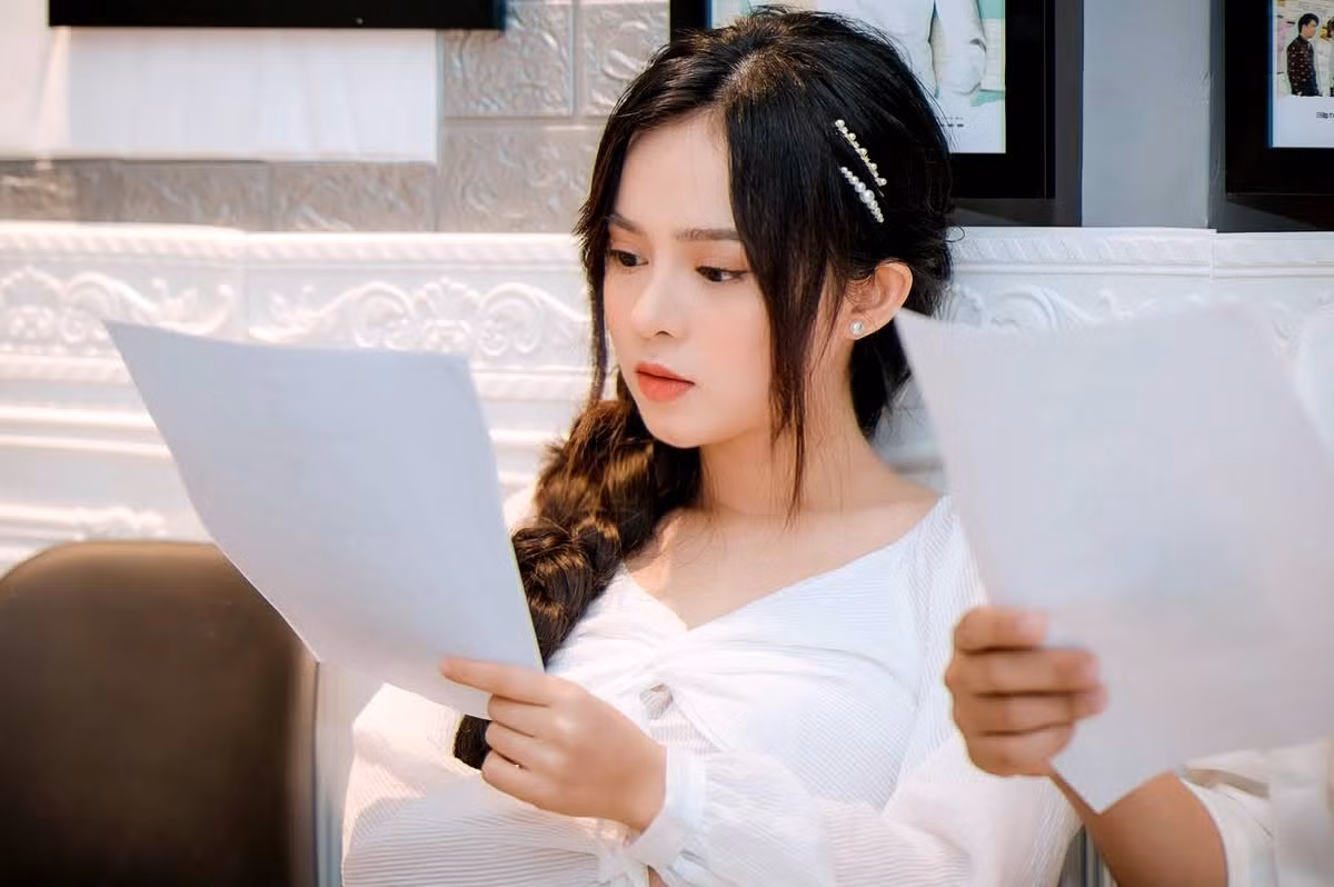 Chân dung “Cổ Lực Na Trát phiên bản Việt” khiến Thủy Tiên “sướng điên” vì hát hay ảnh 9