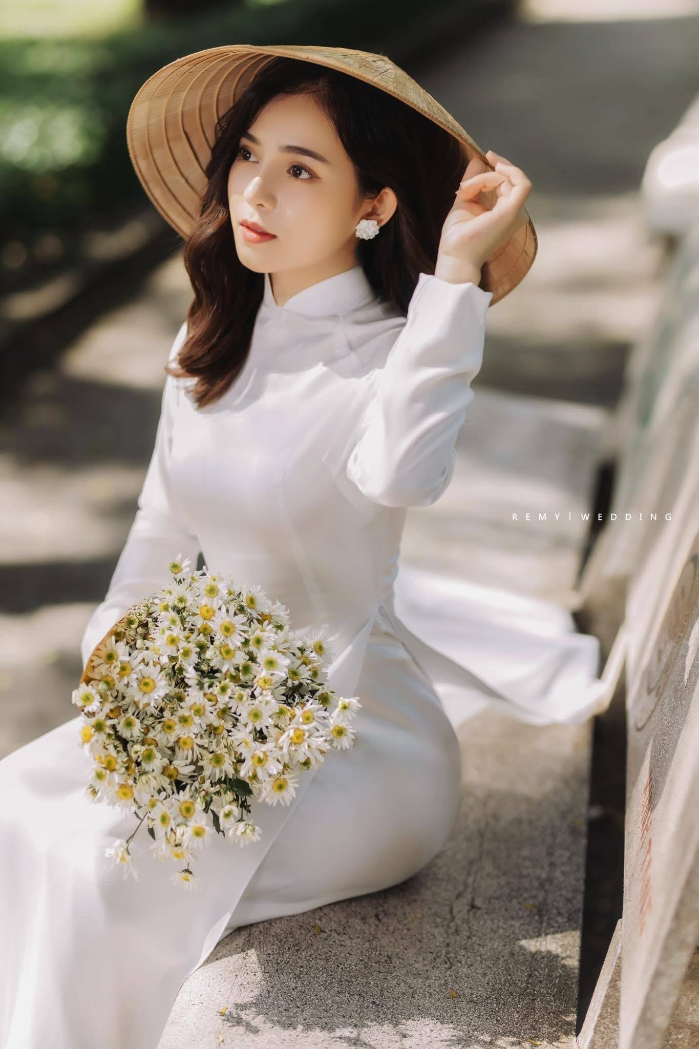 Chân dung “Cổ Lực Na Trát phiên bản Việt” khiến Thủy Tiên “sướng điên” vì hát hay ảnh 12