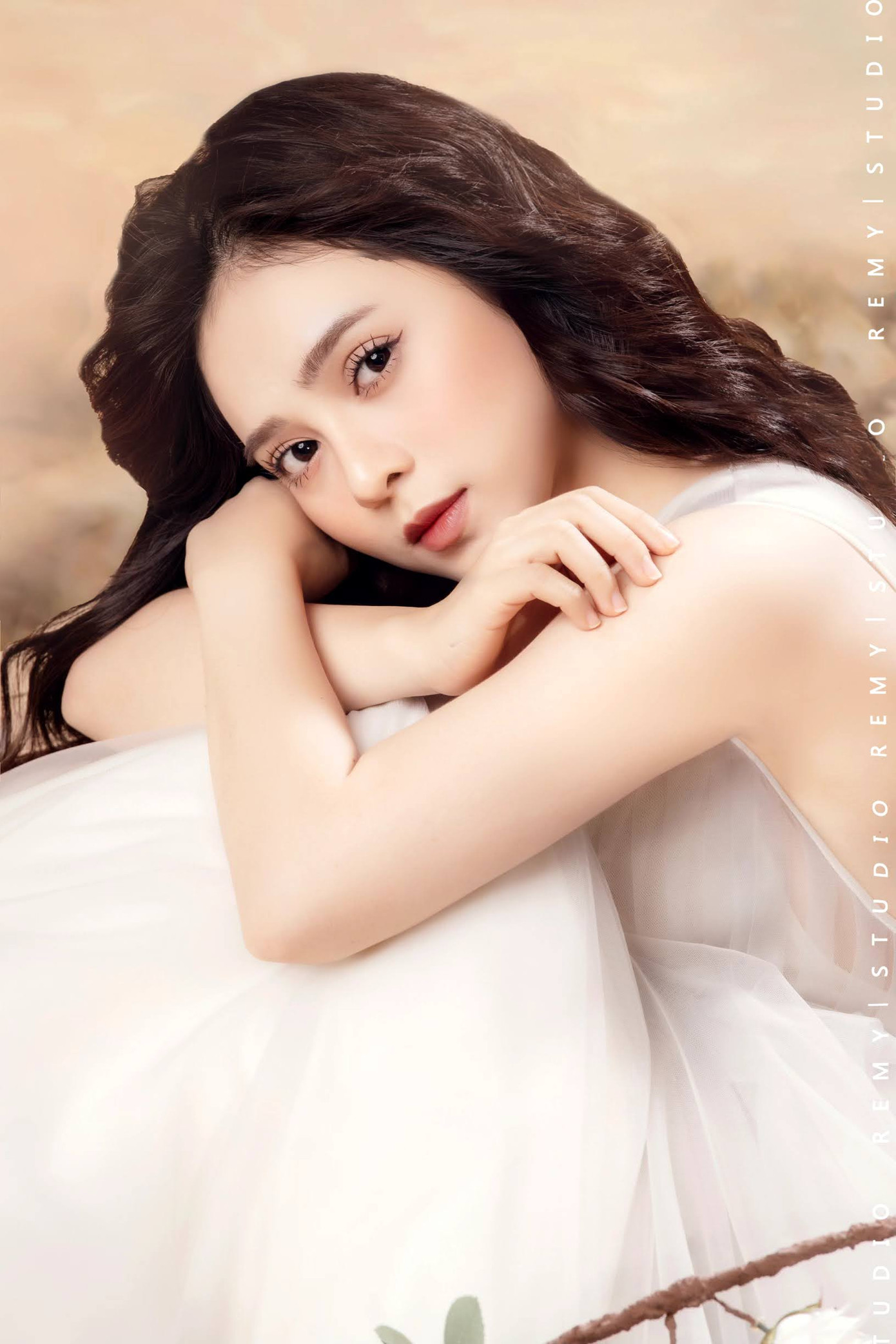 Chân dung “Cổ Lực Na Trát phiên bản Việt” khiến Thủy Tiên “sướng điên” vì hát hay ảnh 10