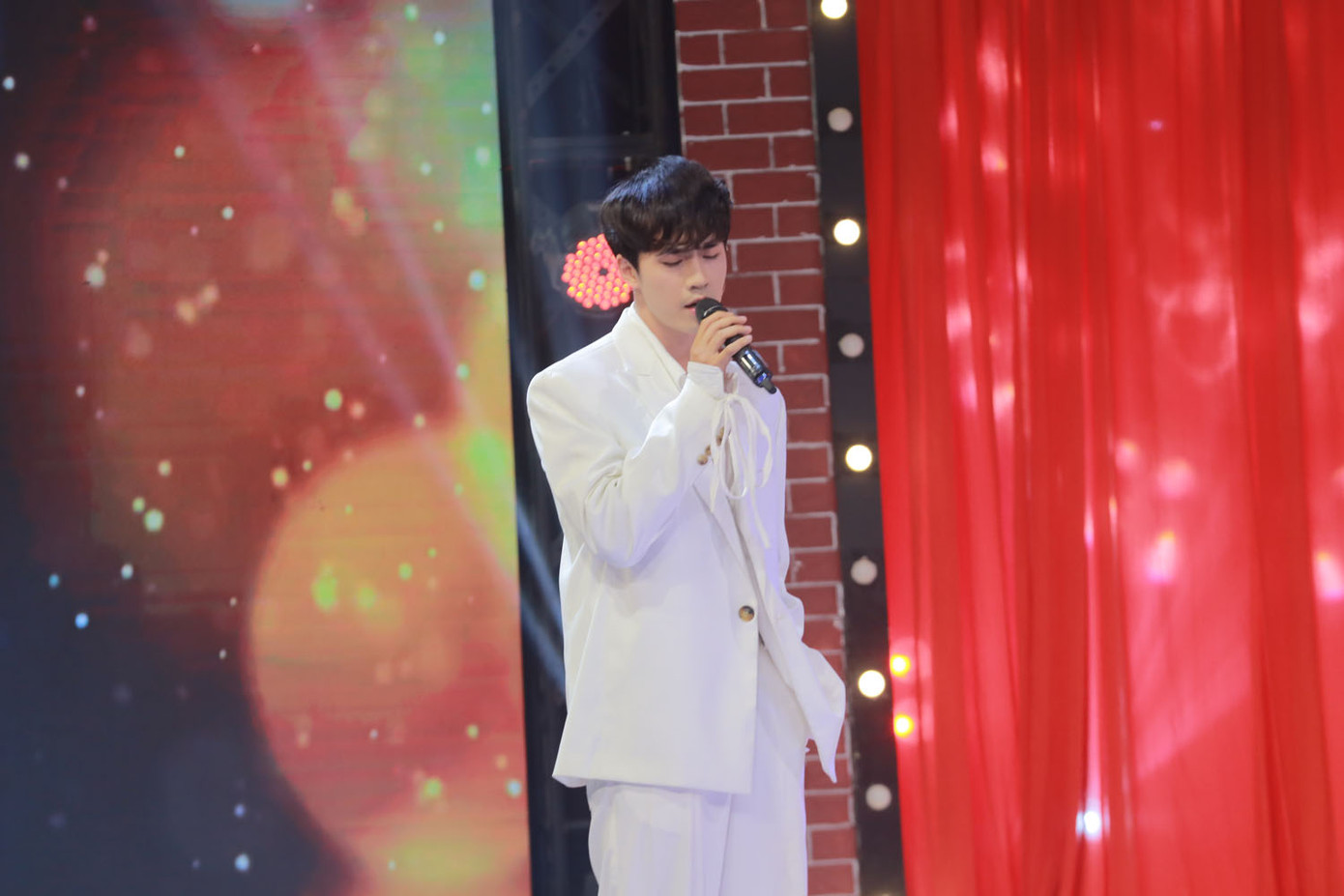 Thanh Duy “vứt hết liêm sỉ” vì trai đẹp; Liz Kim Cương “đổ đứ đừ” vì gái xinh ảnh 2