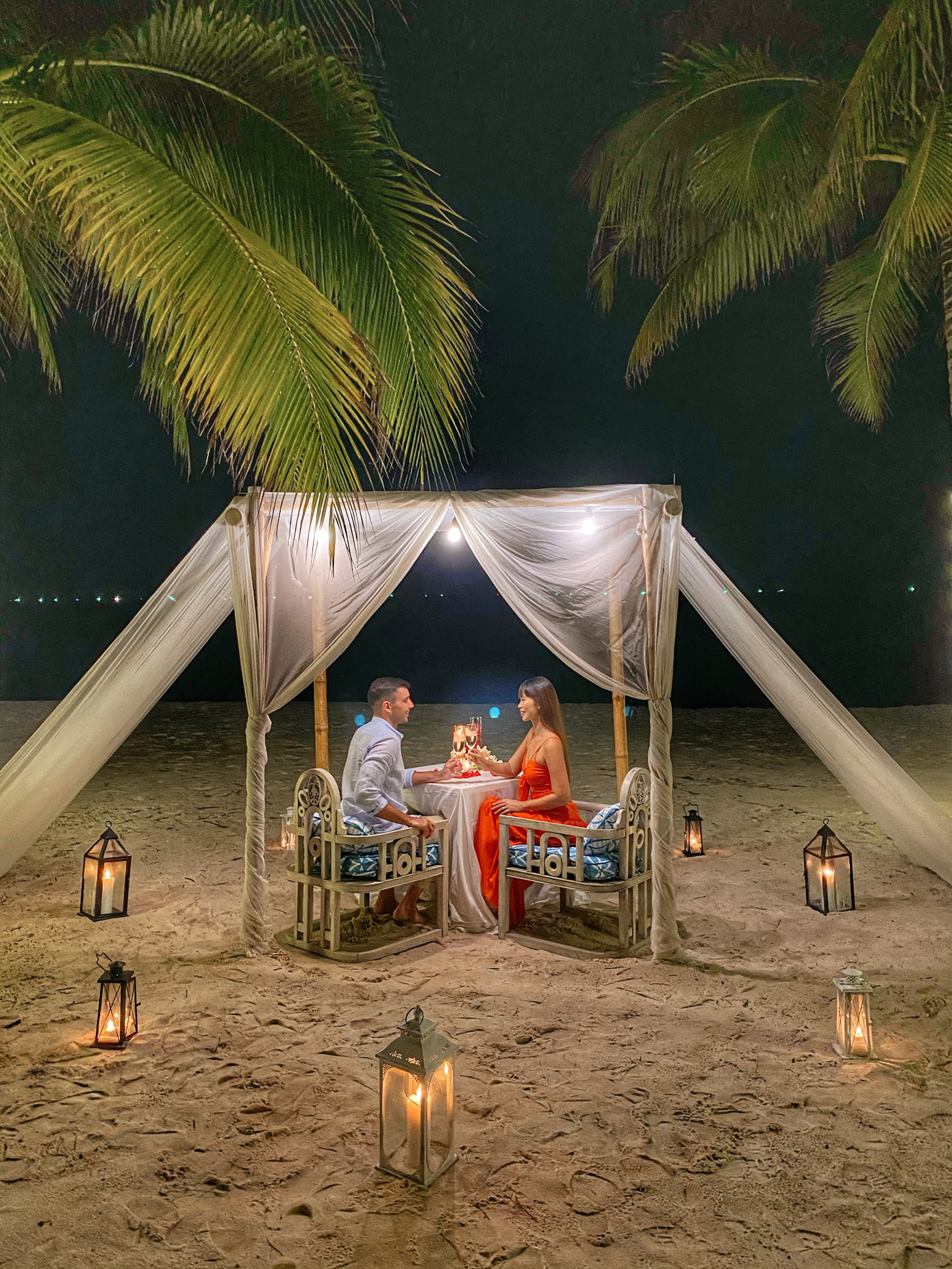 Siêu mẫu Hà Anh diện bikini khoe eo con kiến cùng chồng ở “bãi biển thiên đường“ ảnh 14