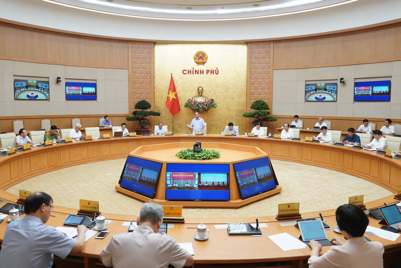 Thủ tướng đồng ý cho mở lại vũ trường, quán karaoke trên toàn quốc ảnh 1