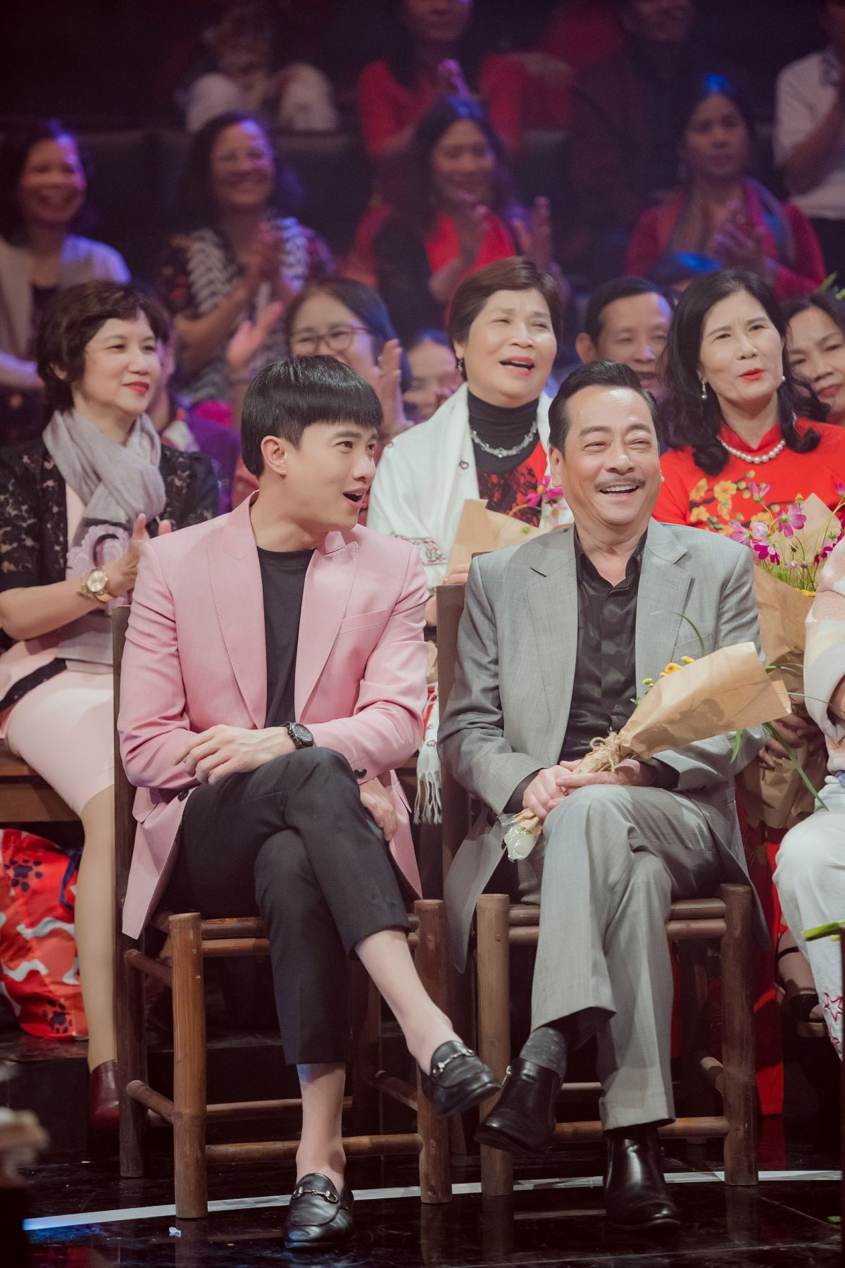 Tiết lộ bất ngờ về sự giàu có và cát-xê 'khủng' của NSND Hoàng Dũng ảnh 1