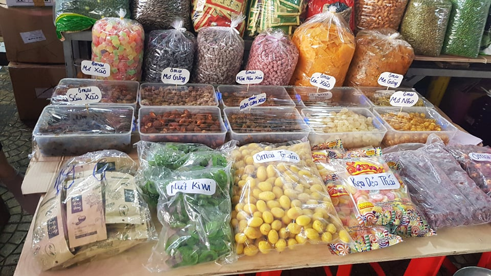 Đồ khô, bánh kẹo, mứt tết đã tràn ngập thị trường Hà Nội ảnh 4