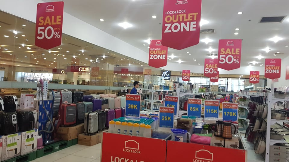 Cửa hàng, trung tâm thương mại 'hốt bạc' dịp Giáng sinh ảnh 3