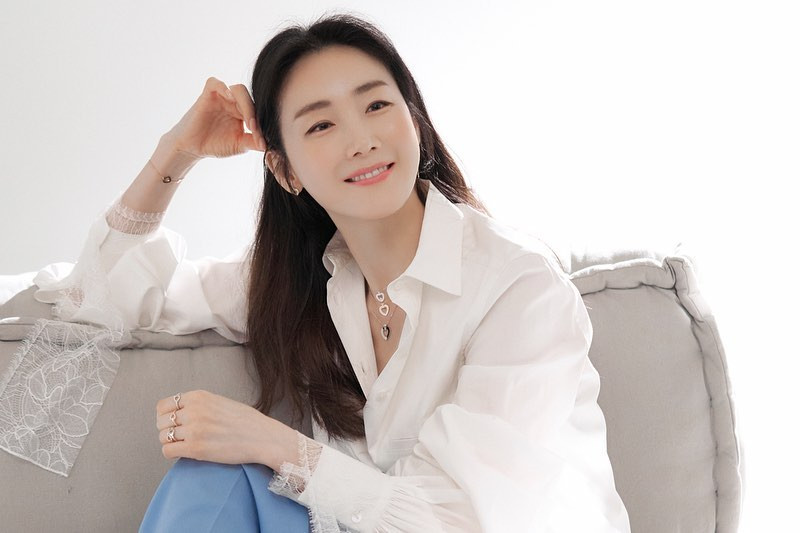 Người hâm mộ thích thú khoảnh khắc nhí nhảnh của 'người đẹp khóc' U50 Choi Ji Woo ảnh 11