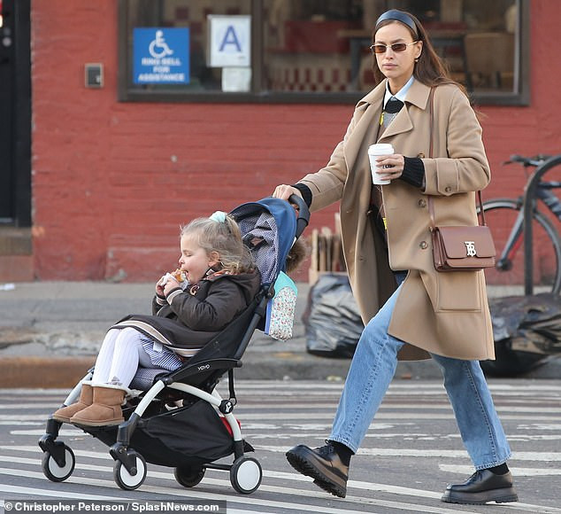 Mỹ nhân Nga Irina Shayk được bạn trai tin đồn đón đưa ảnh 7