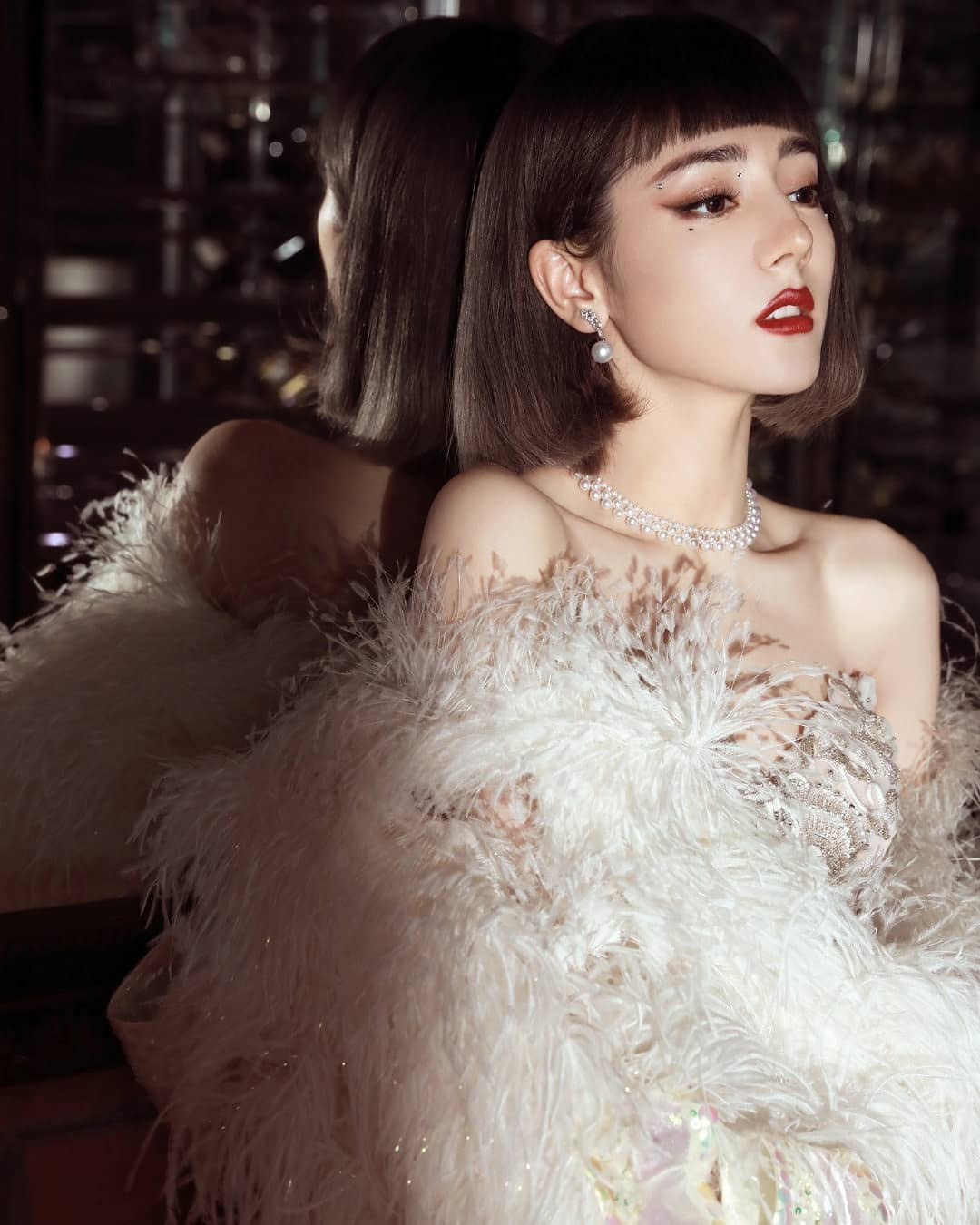 Địch Lệ Nhiệt Ba bán nude táo bạo ảnh 1