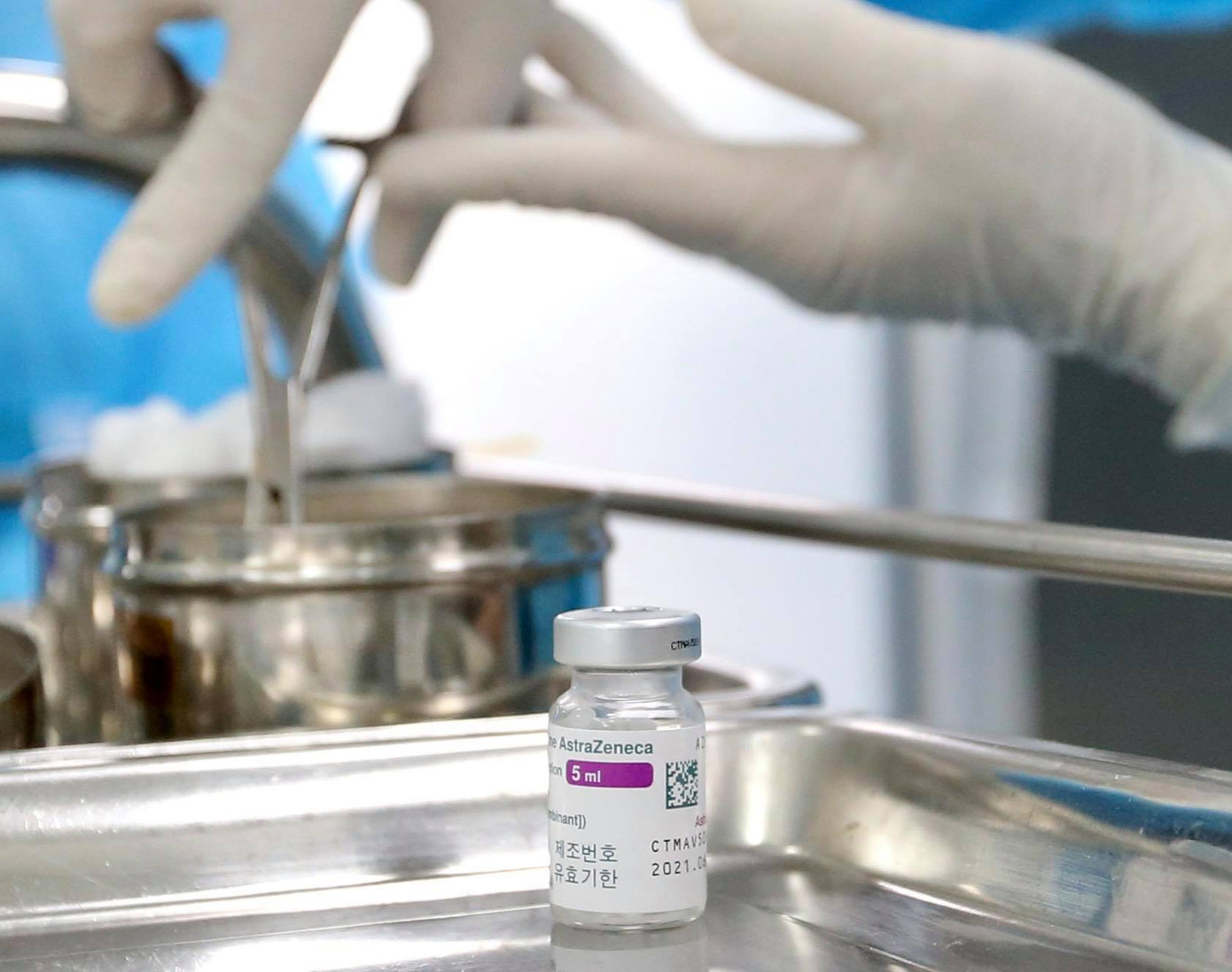 Những mũi tiêm vắc xin COVID-19 đầu tiên tại Hà Nội, Hải Dương và TPHCM ảnh 7