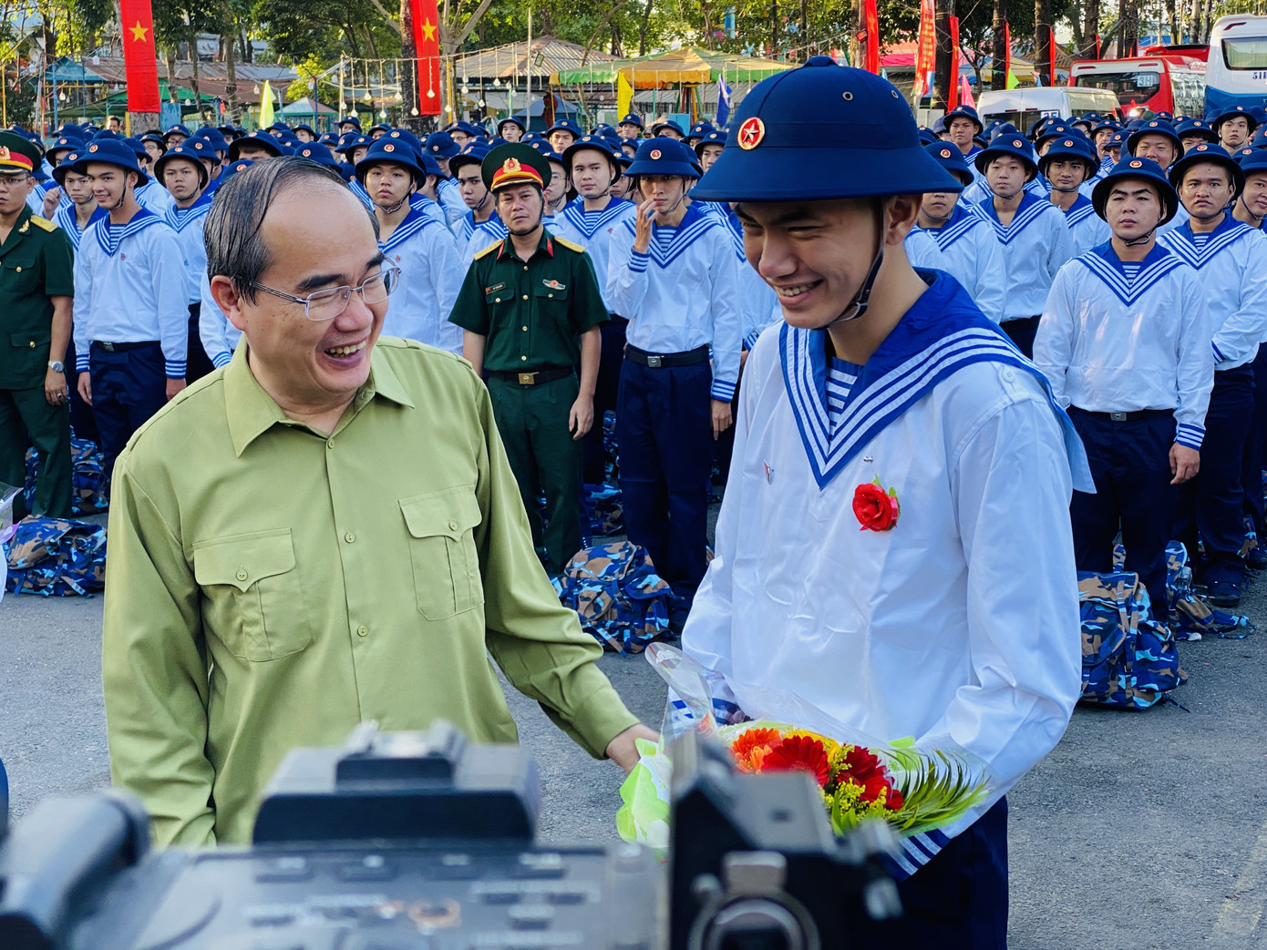 Nam thanh nữ tú TPHCM nhập ngũ ảnh 1
