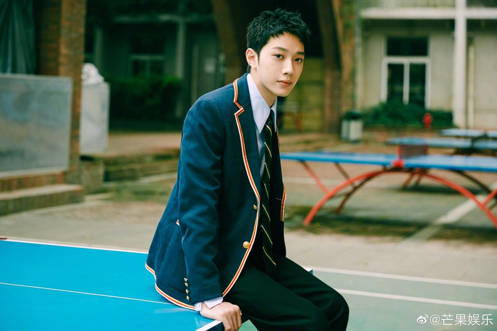 Sau cú ngã “Mộng Hồi'', Lý Lan Địch quay về làm nữ sinh phim thanh xuân cùng Lại Quán Lâm ảnh 4